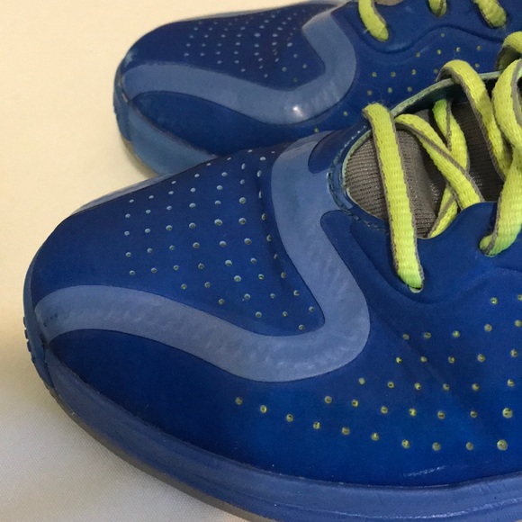 Derrick Rose size 6.5. - Picture 2 of 5